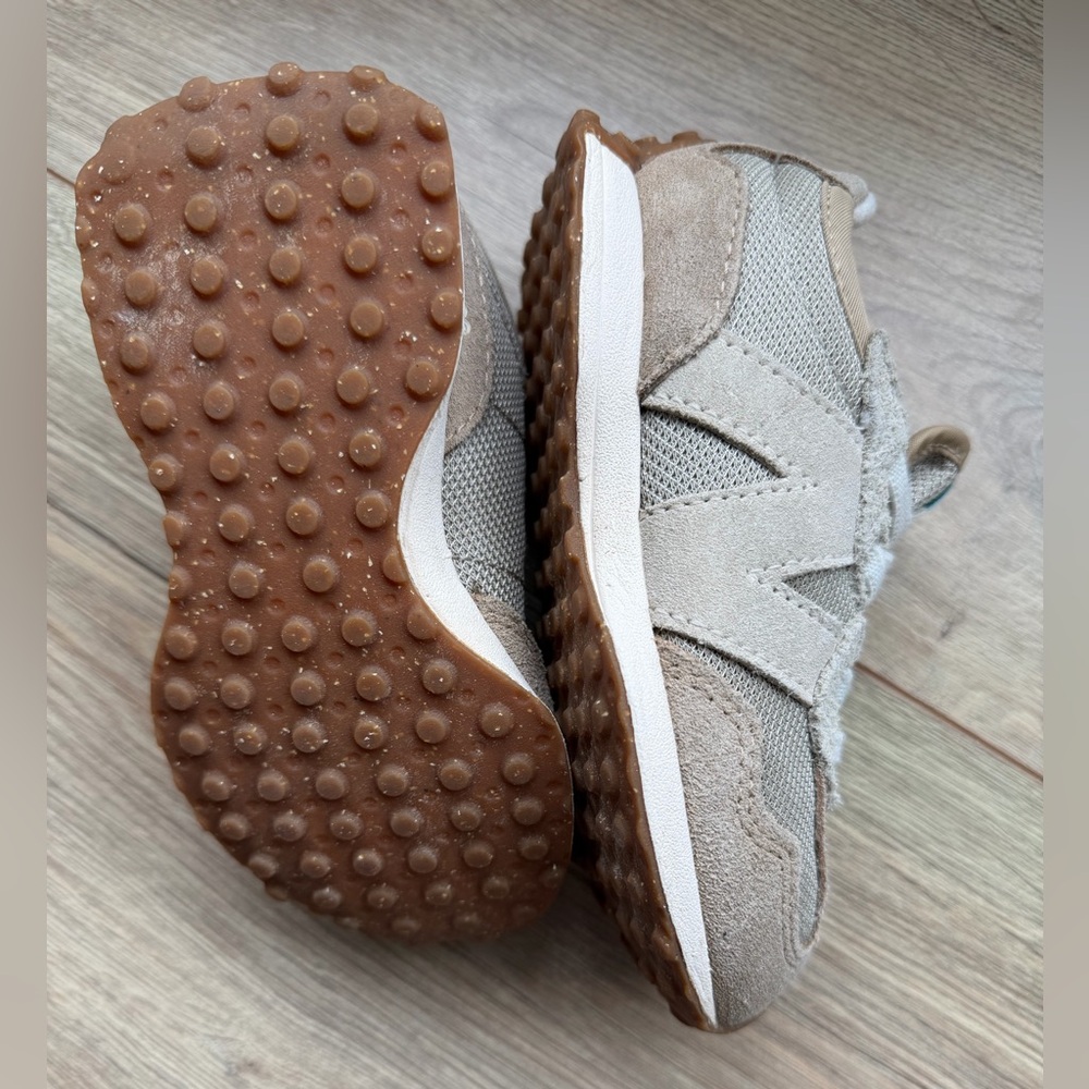 New Balance Kids' Sneakers in Light Beige and White 9C - Picture 2 of 5